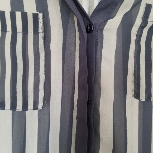 Sheer Button up top - Picture 3 of 6